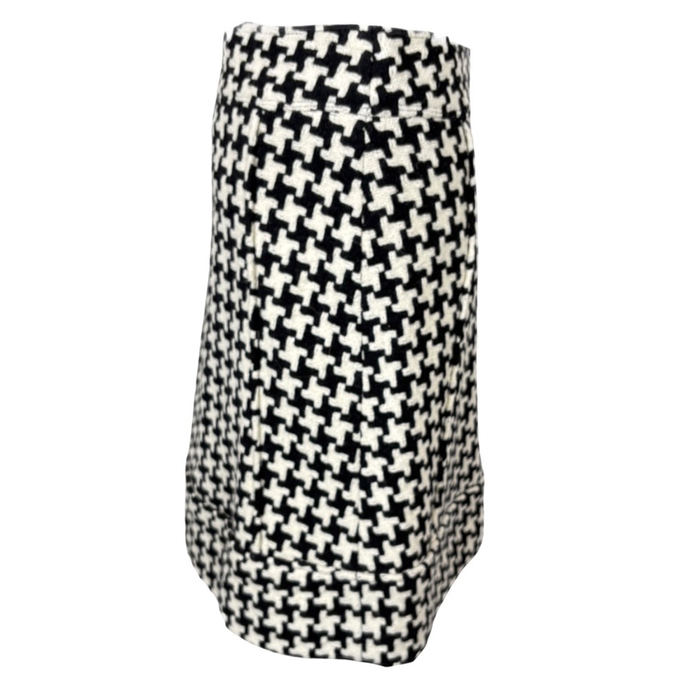 Club Monaco - Wool Blend Black and White Houndstooth Patterned Mini Skirt - Picture 2 of 7